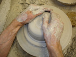 alan-gaillard-irish-pottery-connemara-stoneware-wheel-throwing-hands-closeup1500-r