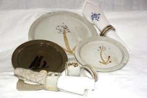 Alan-gaillard-irish-pottery-connemara-stoneware-dinner-side-plates-serviette-rings
