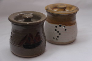 alan-gaillard-irish-pottery-connemara-stoneware-Garlic pots