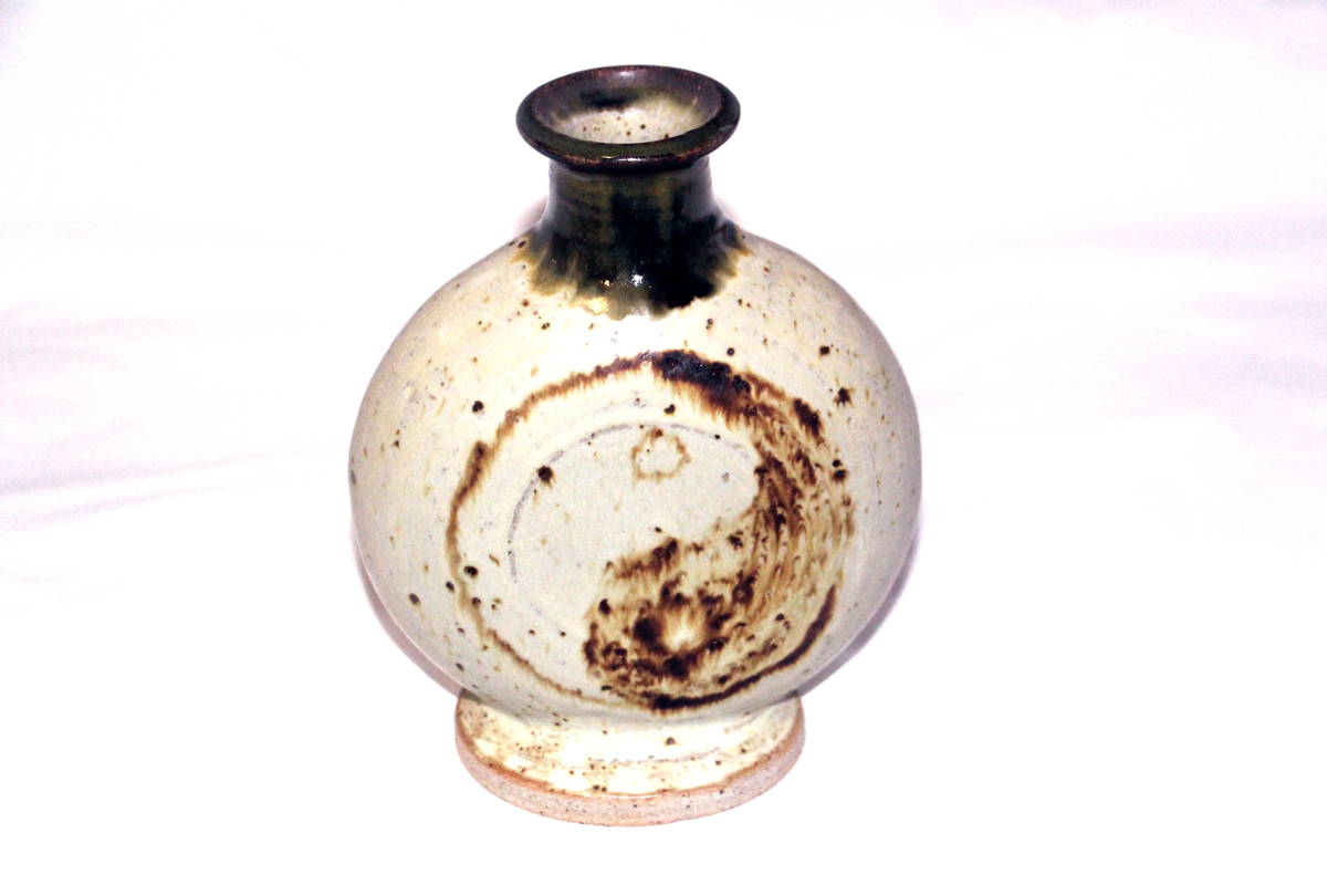 alan-gaillard-irish-pottery-connemara-stoneware-yin-yang-vase2